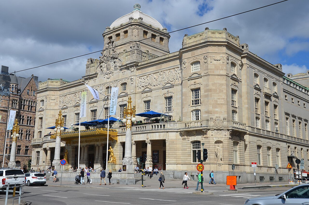 Kungliga Dramatiska Teatern ("Koninklijk Dramatheater") in Stockholm, bijgenaamd Dramaten, is het belangrijkste dramatheater van Zweden.